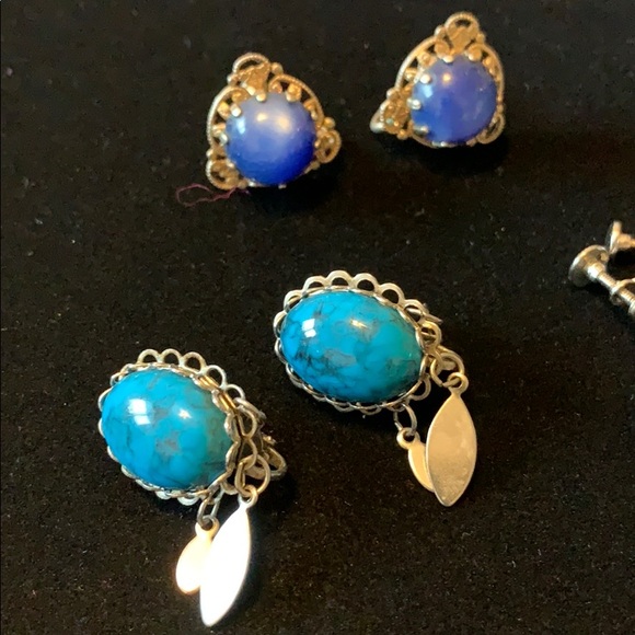Feeling Blue Bundle of Vintage clip on earrings - Picture 2 of 8
